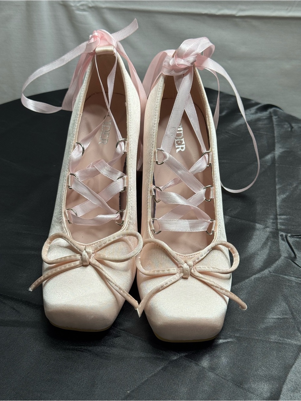 Ribbon-Lace Ballet Flats in Pale Pink